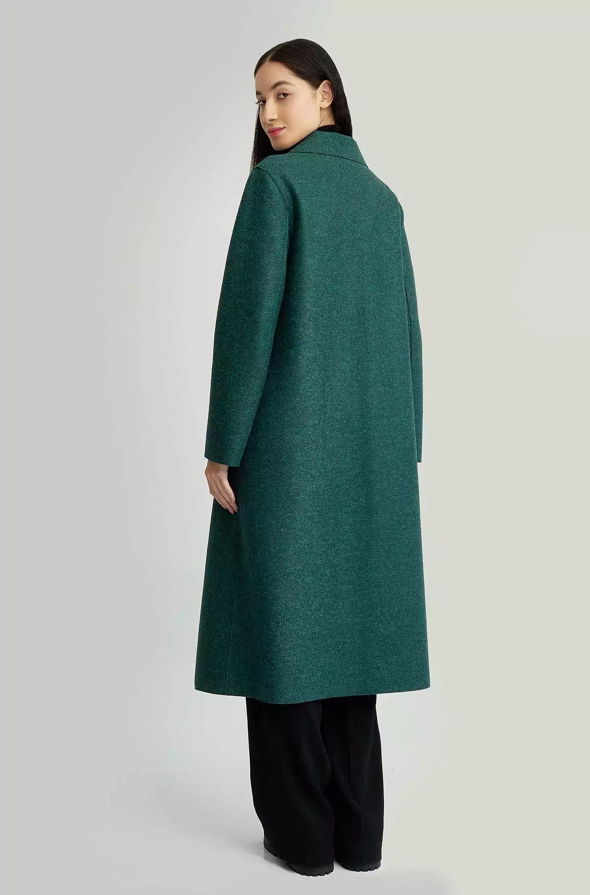KUNA Alpaka Mantel YAMAY aus Alpaka und Wolle, eleganter Pullover in natürlichem Design, weich und warm, Blick auf das Material.