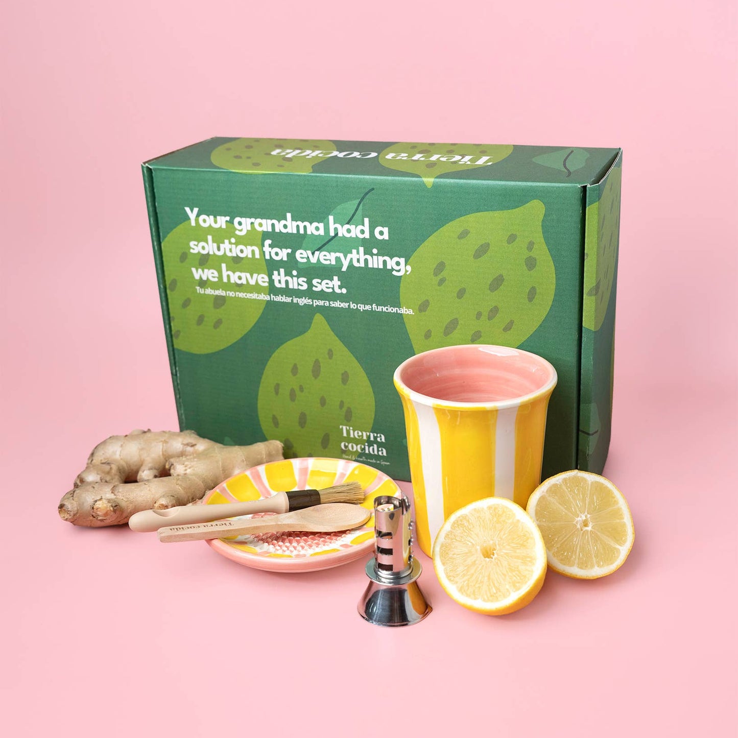 Handgefertigte Zitronenpresse aus Keramik von Alfar Tierra Cocida, perfekt für Ingwer- und Zitronen-Shots, stilvoll und langlebig