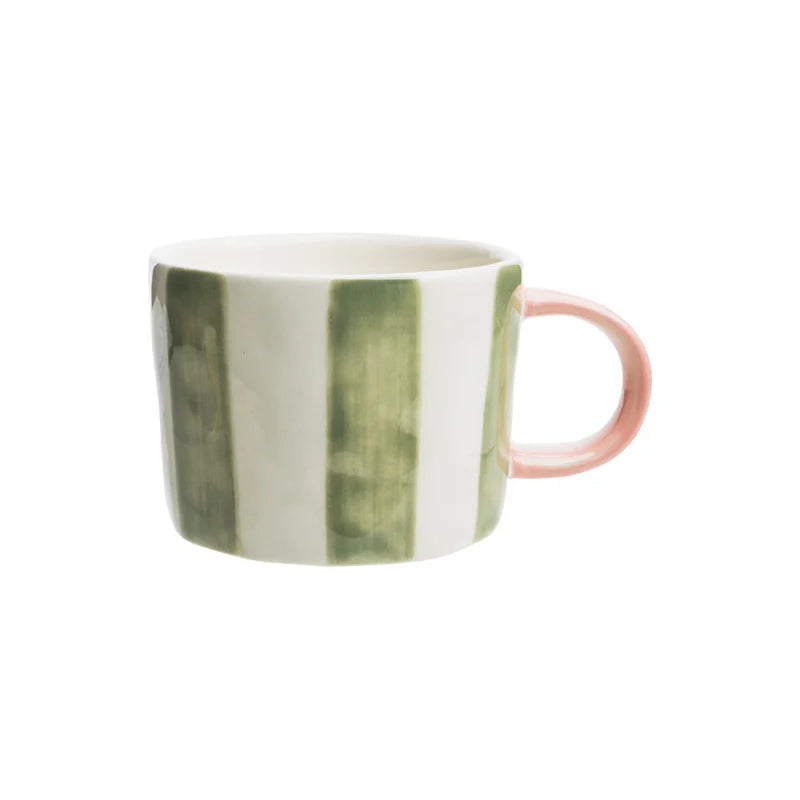 Grüne handbemalte Steinzeug-Tasse von Tranquillo mit kindgerechtem Design, ideal für Kinder und Kinderzimmer.