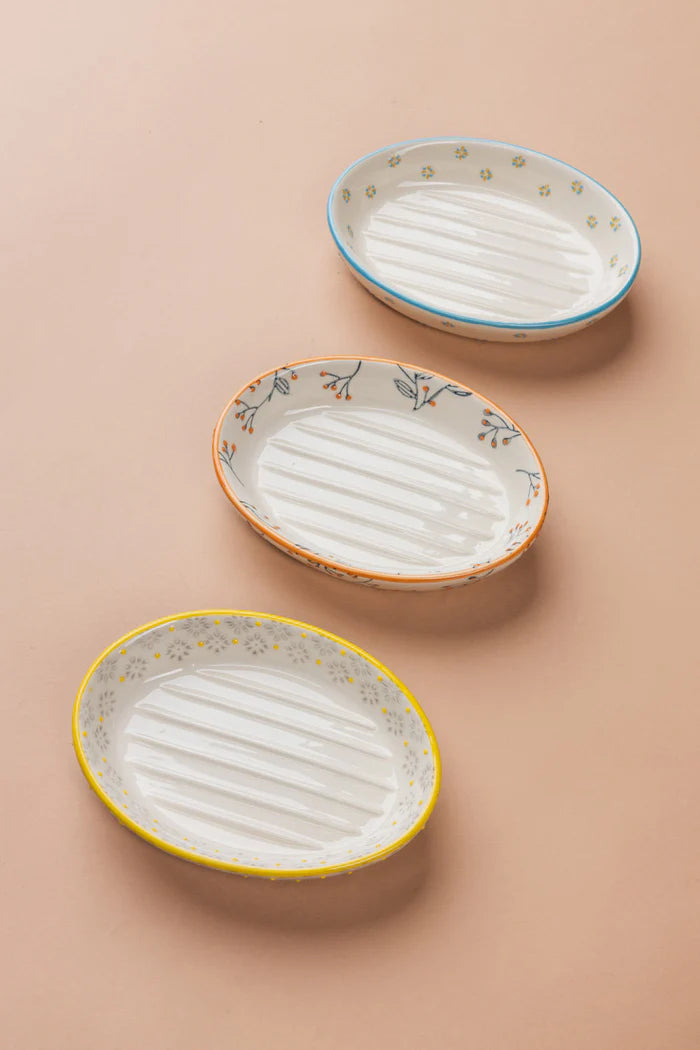 Handgestempelte Seifenschale aus Steinzeug im Retro-Vintage-Design von Tranquillo, perfekt für die Badezimmerdekoration.