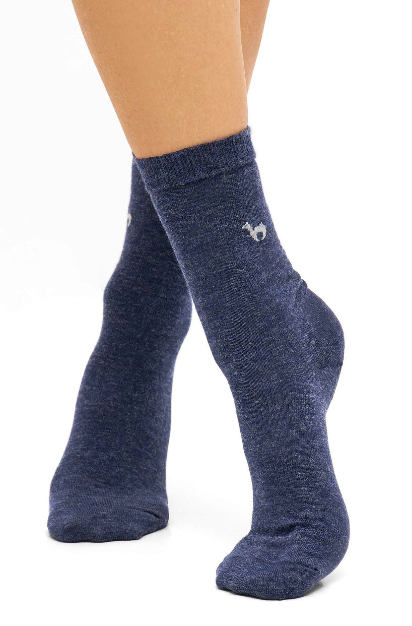 Apu Kuntur Alpaka Business Premium Socken in saturnblau, aus Babyalpaka-Wolle, atmungsaktiv, warm und nachhaltig.