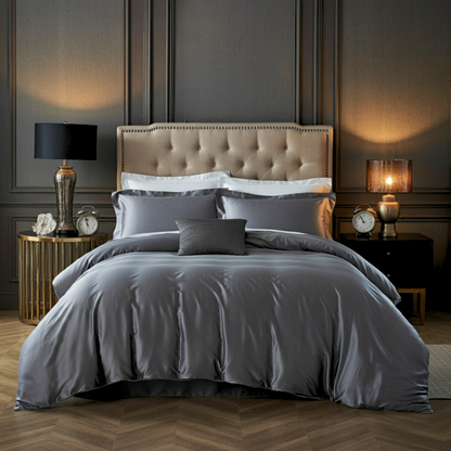 Finole Satin Kissenbezug aus 100 % ägyptischer Baumwolle, seidig glatt, glänzend und haarschonend, auf einem Bett liegend