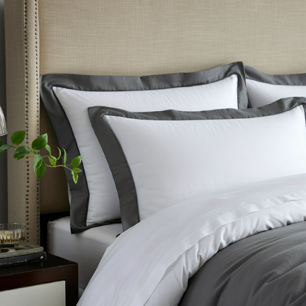 Finole Aura Perkal Deckenbezug aus 100% ägyptischer Baumwolle, kühlend, atmungsaktiv und elegant, mit feiner Webstruktur.