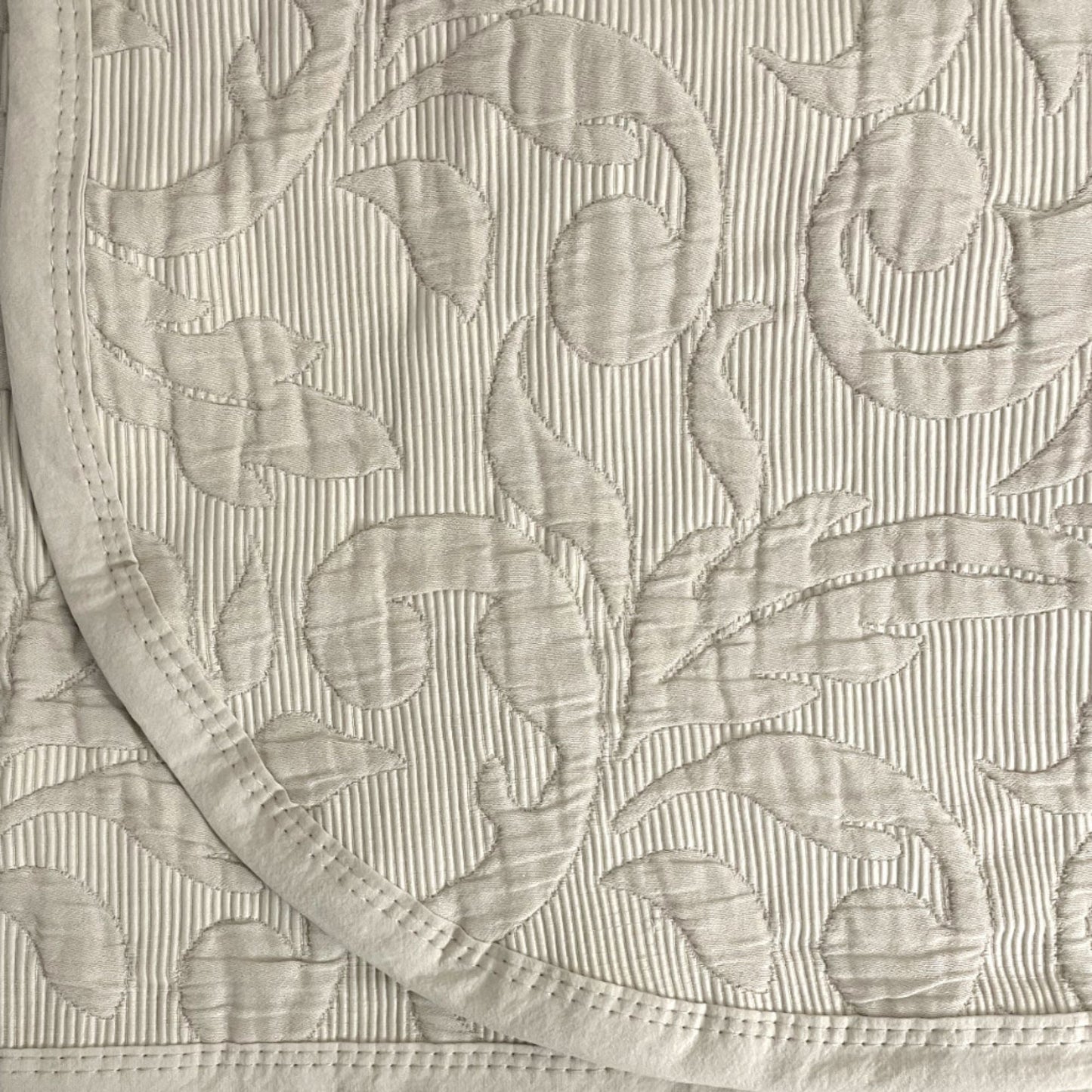 Finole Grand-Jasmin Matelassé Tagesdecke aus Giza 86 Baumwolle – 240 × 260 cm