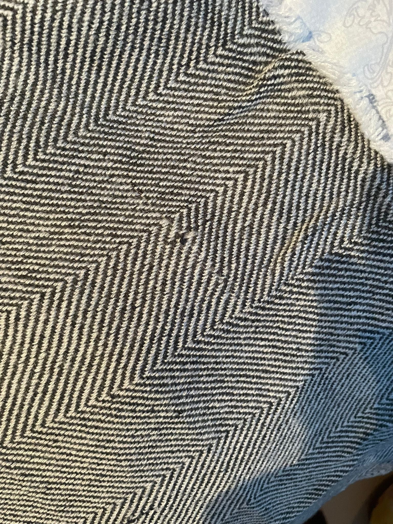 Graue Kaschmirdecke mit Fischgratmuster von yanopurna, 135 x 270 cm, weiche, luxuriöse Decke aus Kaschmirwolle.