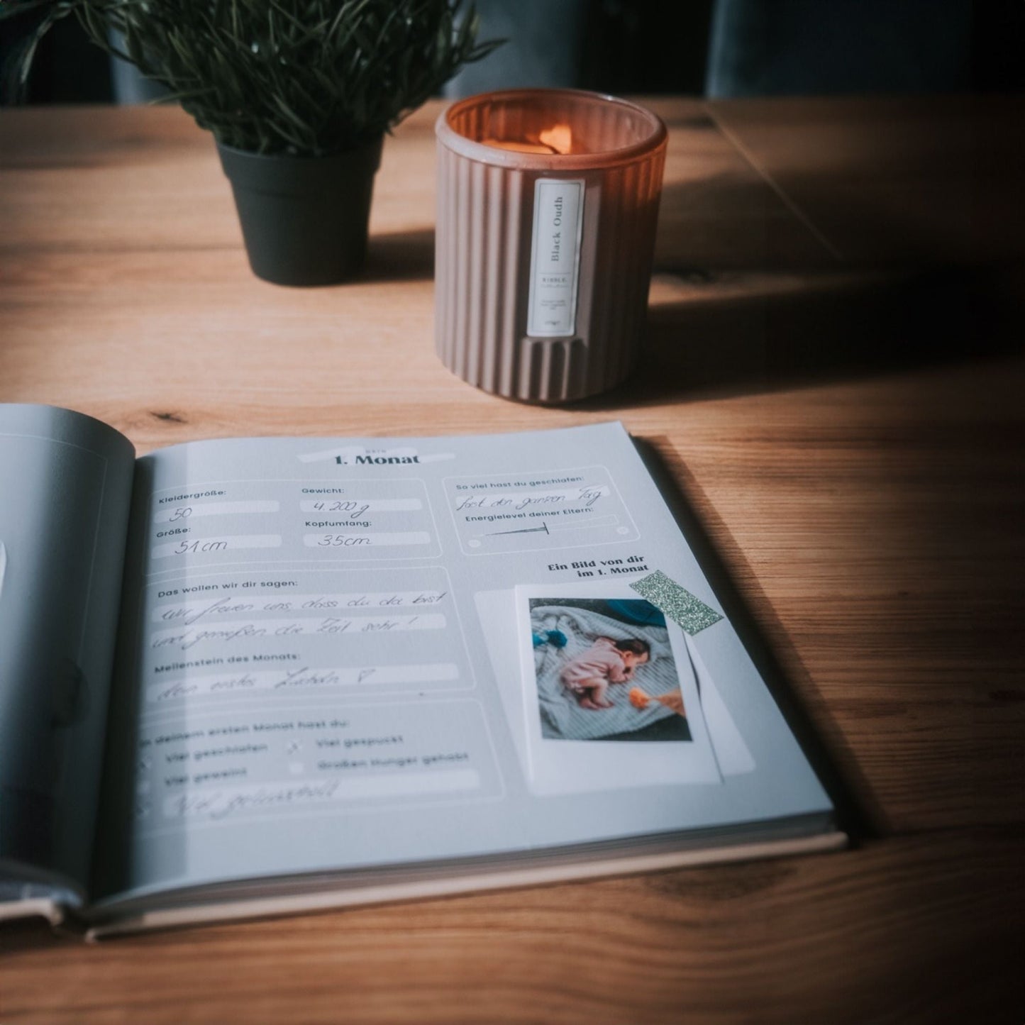 „My First Memories“ Babybuch von memories2make mit bunten Seiten und Platz für die ersten Jahre und besondere Momente.