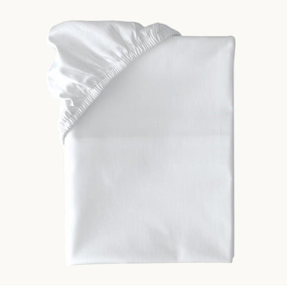 Feines Satin Spannbettlaken von Finole aus 100% ägyptischer Baumwolle, seidig glatt, atmungsaktiv und luxuriös.