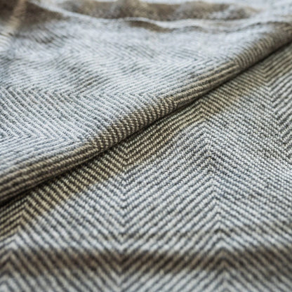 Undyed cashmere blanket with check pattern - grey-brown - 135 x 270cm