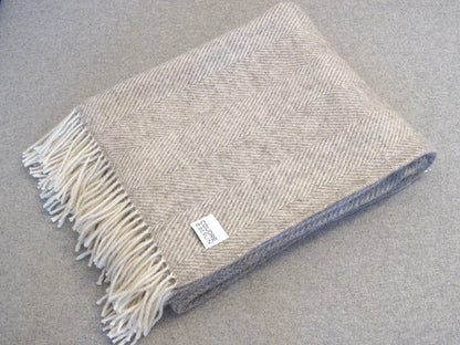 Wolldecke / Kuscheldecke - limestone - hellbeige - Fischgrat - 100% Schurwolle