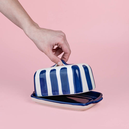 Handgefertigte Keramik-Butterdose Costa Azul von Alfar Tierra Cocida in Blau und Weiß, dekorative Butterdose aus Keramik