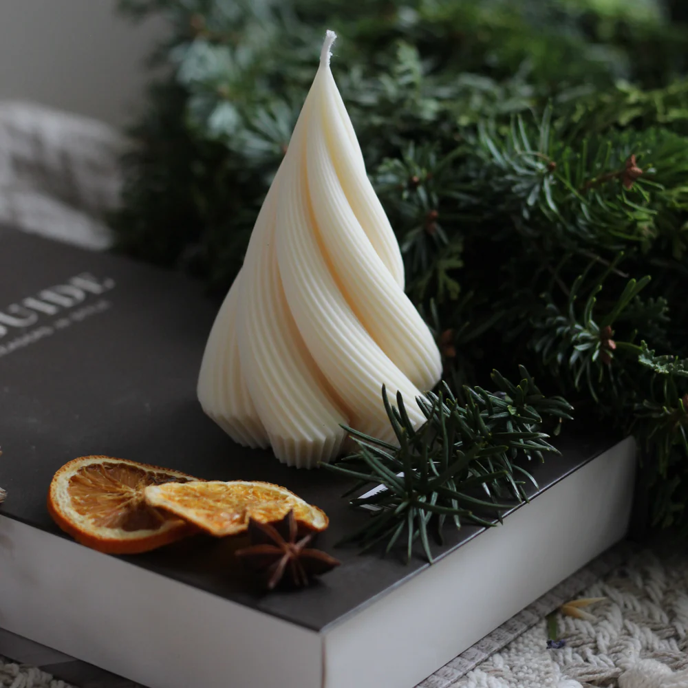 Maximalbeton - Kerze "Tannenbaum verdreht" - Verdancia