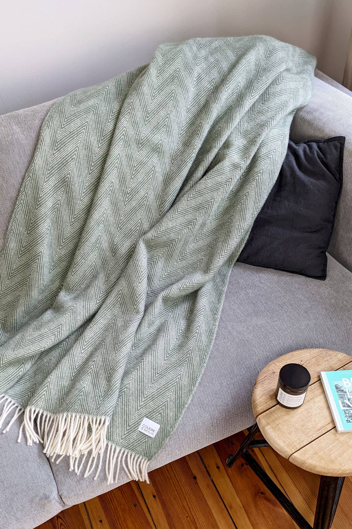 Wool blanket / cuddly blanket in herringbone pattern - Aloe green - new wool