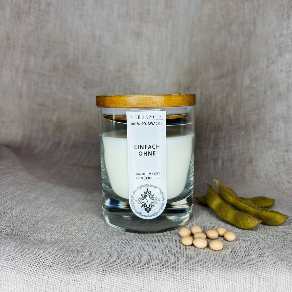 Soja Duftkerze von Verdancia "Einfach Ohne" in minimalistischem Design, ohne Duft, auf einem neutralen Hintergrund.