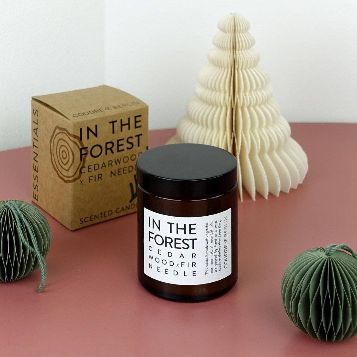 Coudre Berlin - IN THE FOREST – Handgemachte vegane Duftkerze mit Zedernholz & Tannennadel | Verdancia