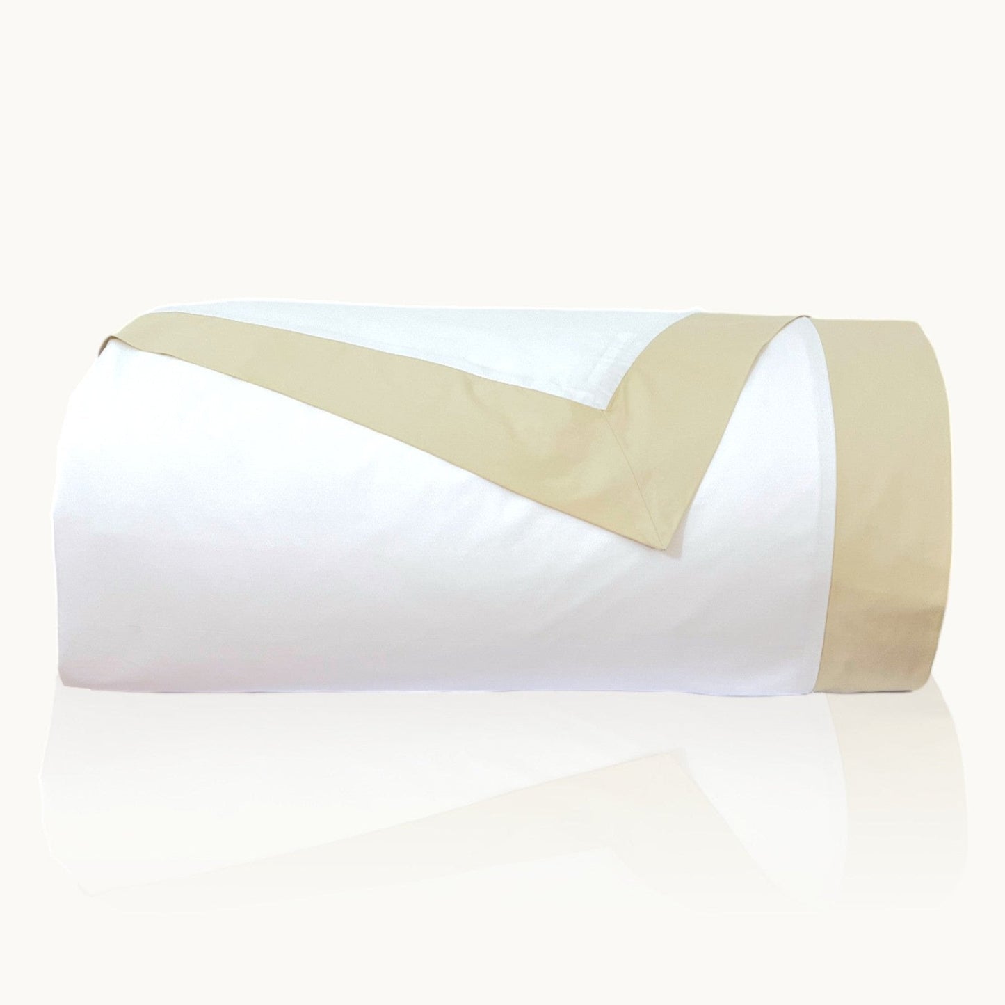 Finole Aura Perkal Deckenbezug aus ägyptischer Baumwolle, kühlend, atmungsaktiv und elegant für ein edles Schlafzimmer.