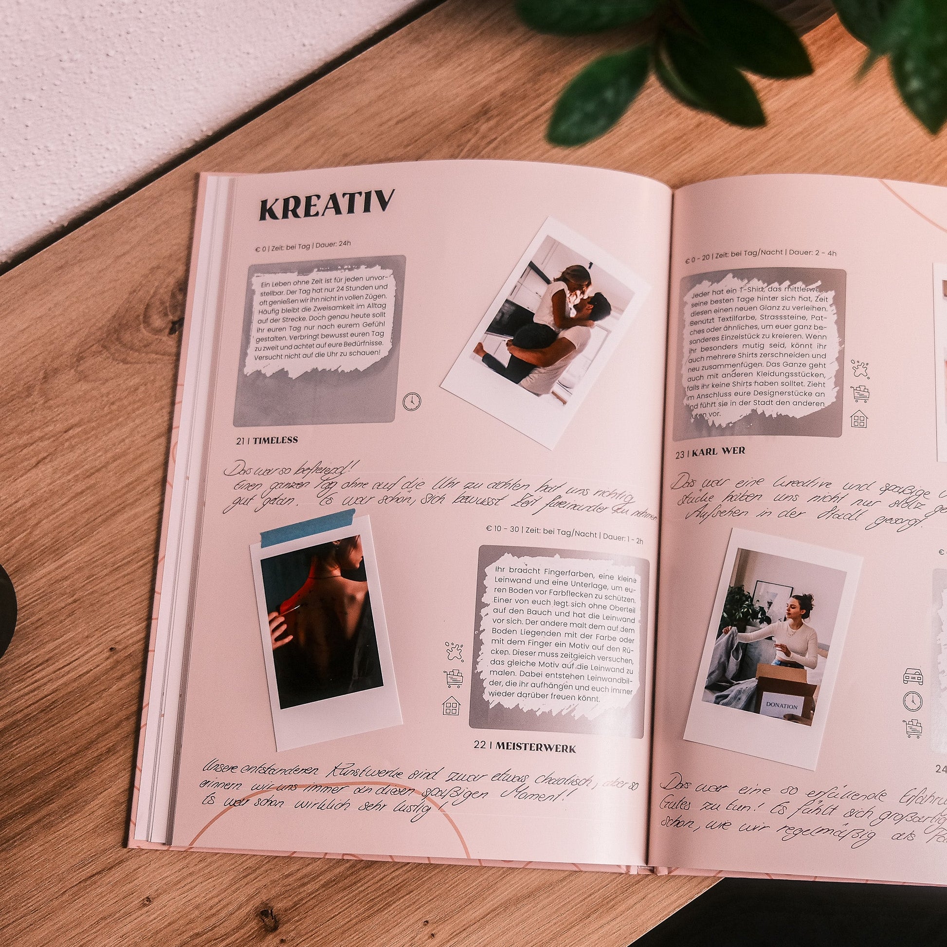 Memory2Make Challengebuch für Paare mit 32 Date-Ideen, zeigt glückliches Paar beim gemeinsamen Planen und Erinnerungen schaffen.