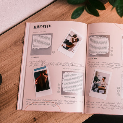 Memory2Make Challengebuch für Paare mit 32 Date-Ideen, zeigt glückliches Paar beim gemeinsamen Planen und Erinnerungen schaffen.