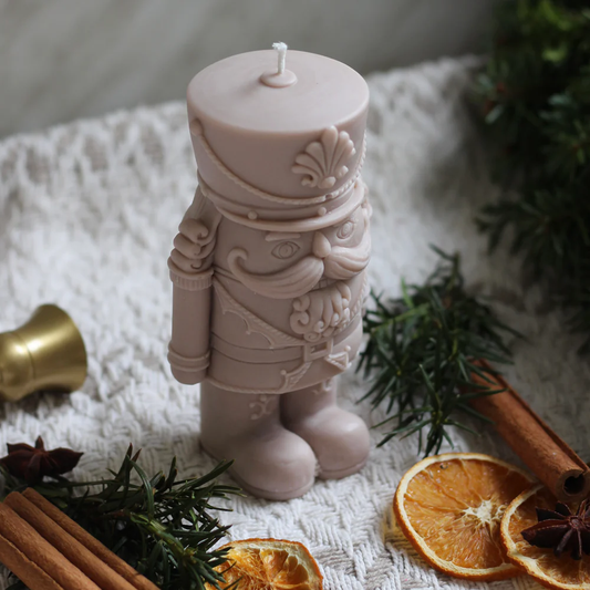 Maximalbeton - Kerze "Nussknacker Knacki"