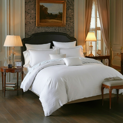 Finole Pinstripes Jacquard Deckenbezug aus ägyptischer Baumwolle, seidig, elegant und ganzjährig komfortabel, mit feinen Streifenmuster