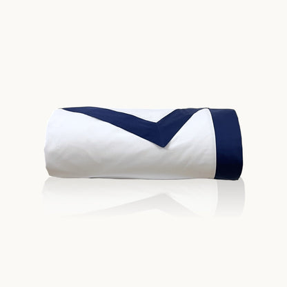 Feiner Finole Aura Perkal Deckenbezug aus ägyptischer Baumwolle, kühlend, atmungsaktiv und elegant, mit feinem Stoffmuster.