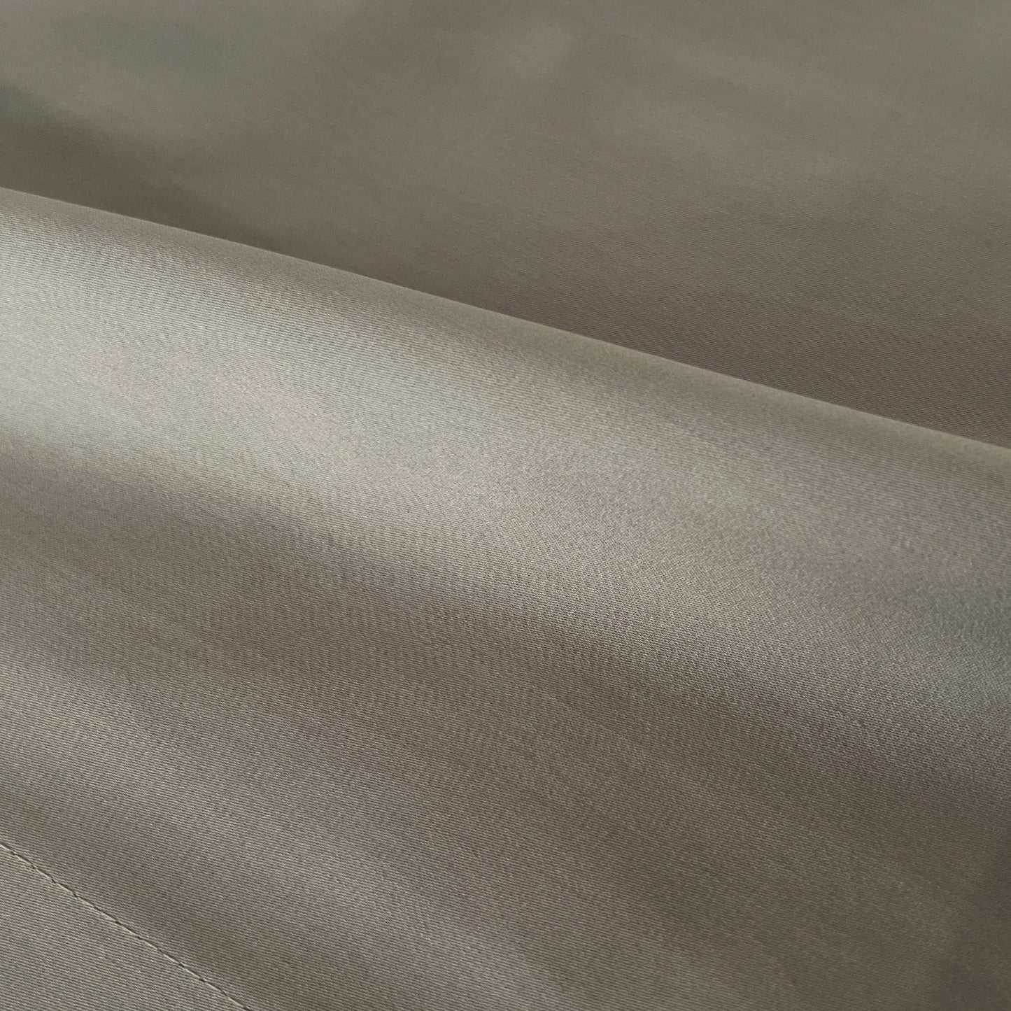 Luxuriöse Satin-Bettwäsche aus 100% ägyptischer Baumwolle von Finole, seidig glänzend und weich, mit eleganten Bettbezügen.