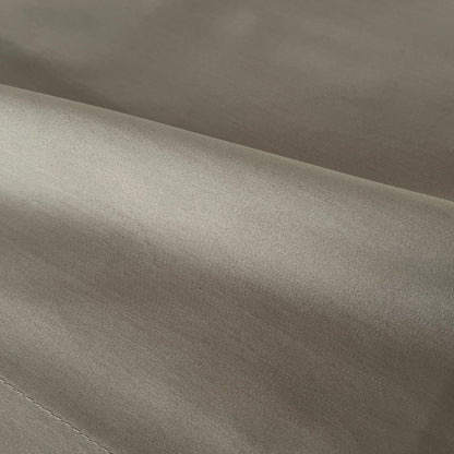 Luxuriöse Satin-Bettwäsche aus 100% ägyptischer Baumwolle von Finole, seidig glänzend und weich, mit eleganten Bettbezügen.