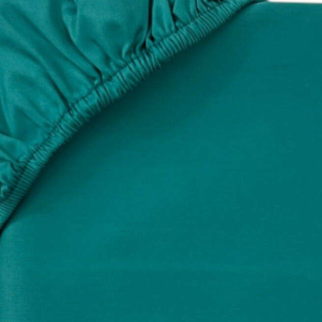 Feines Satin Spannbettlaken von Finole aus 100% ägyptischer Baumwolle, seidig glatt, atmungsaktiv und luxuriös.