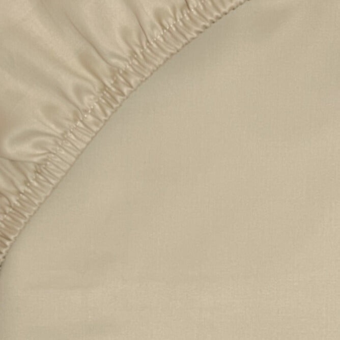 Seidiges Satin Spannbettlaken von Finole aus 100% ägyptischer Baumwolle, atmungsaktiv und luxuriös, glatt und weich.