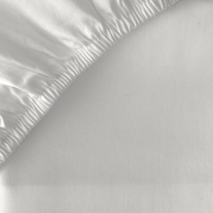 Finole Satin Spannbettlaken aus 100% ägyptischer Baumwolle, seidig glatt, atmungsaktiv und luxuriös, in eleganter Gestaltung.