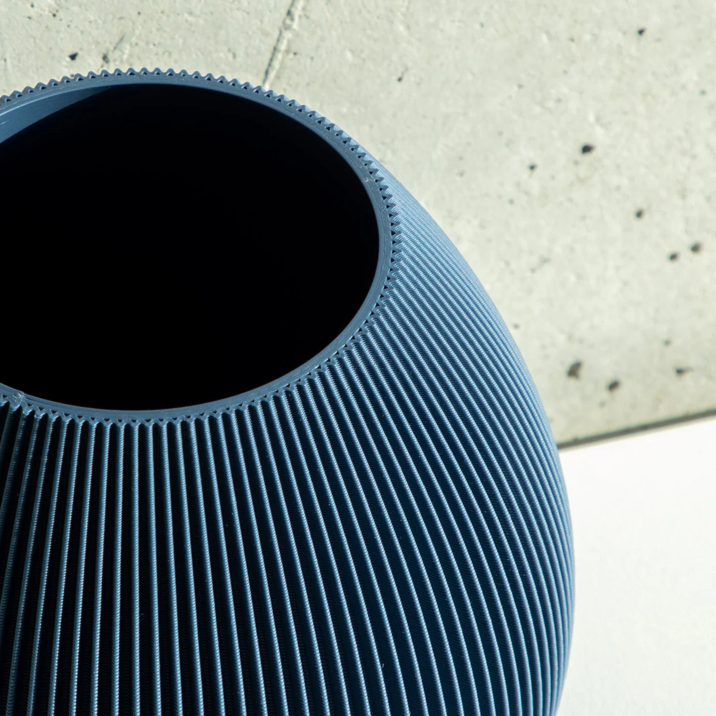 Round - Vase - Navy Blue 14cm