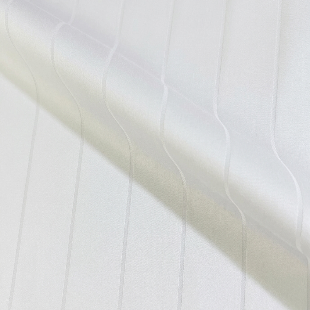 Feiner Finole Pinstripes Jacquard Deckenbezug aus 100% ägyptischer Baumwolle, seidig, elegant und ganzjährig komfortabel.