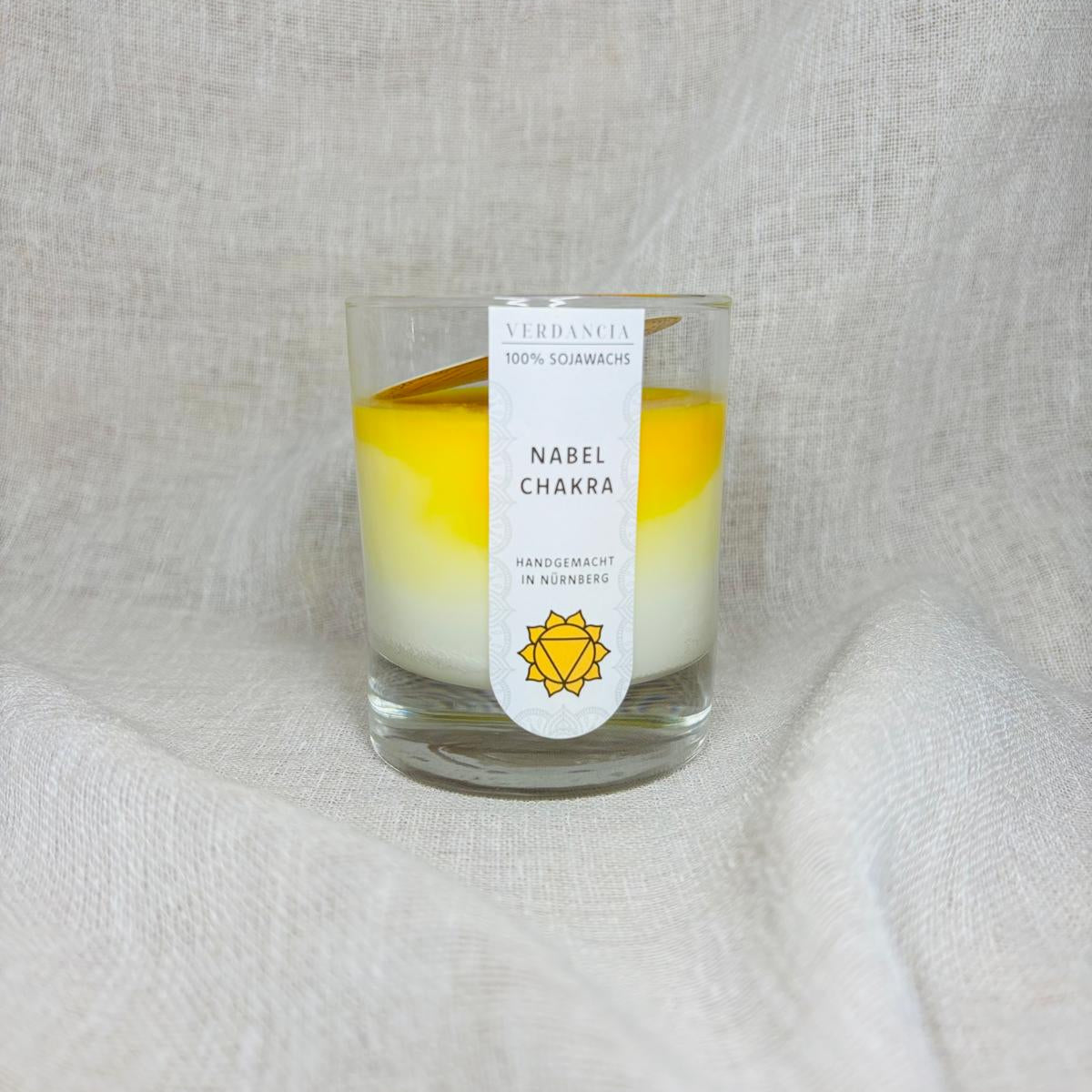 Soja-Duftkerze für das Solarplexuschakra, Yogakerze von Verdancia, natürliche Chakra-Kerze in entspannendem Design