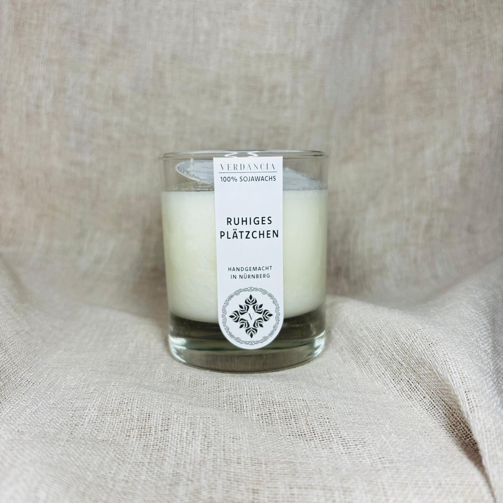 Deutsche Duftkerze "Ruhiges Plätzchen" von Verdancia, Soja, mit ruhigem, entspannendem Duft und stilvollem Kerzenbehälter