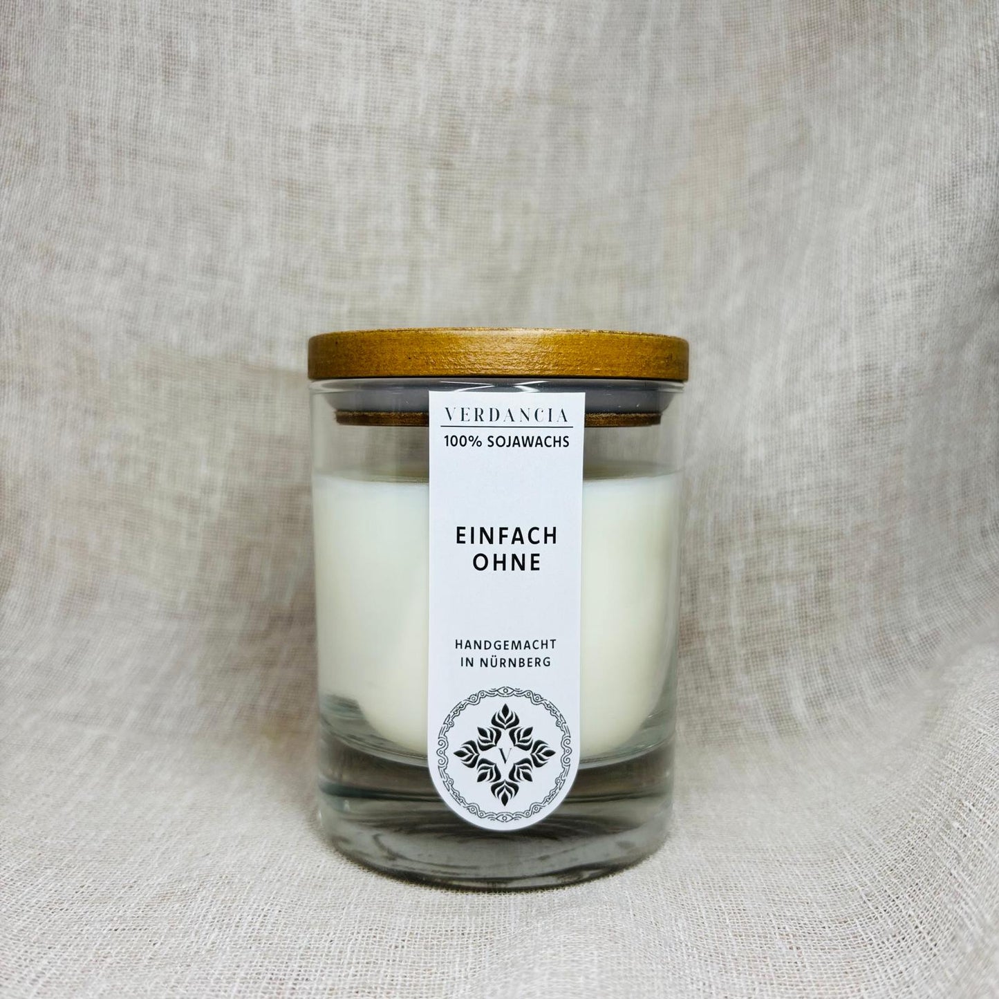 Verdancia Soja Duftkerze "Einfach Ohne" in minimalistischer Glasbehälter, ohne Duft, zeigt sanftes Licht.