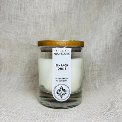 Verdancia Soja Duftkerze "Einfach Ohne" in minimalistischer Glasbehälter, ohne Duft, zeigt sanftes Licht.