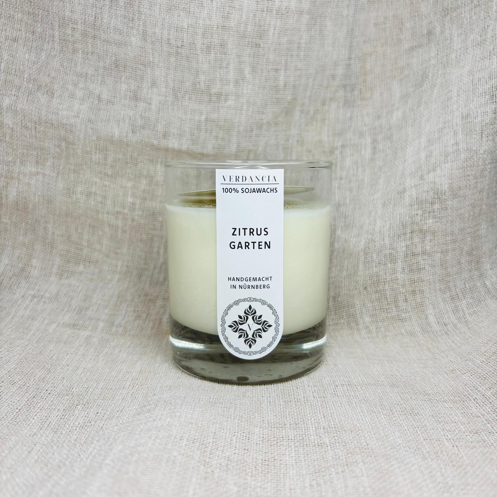 Soja Duftkerze "Zitrusgarten" von Verdancia, in einem eleganten Glasbehälter mit frischem Zitrusaroma.