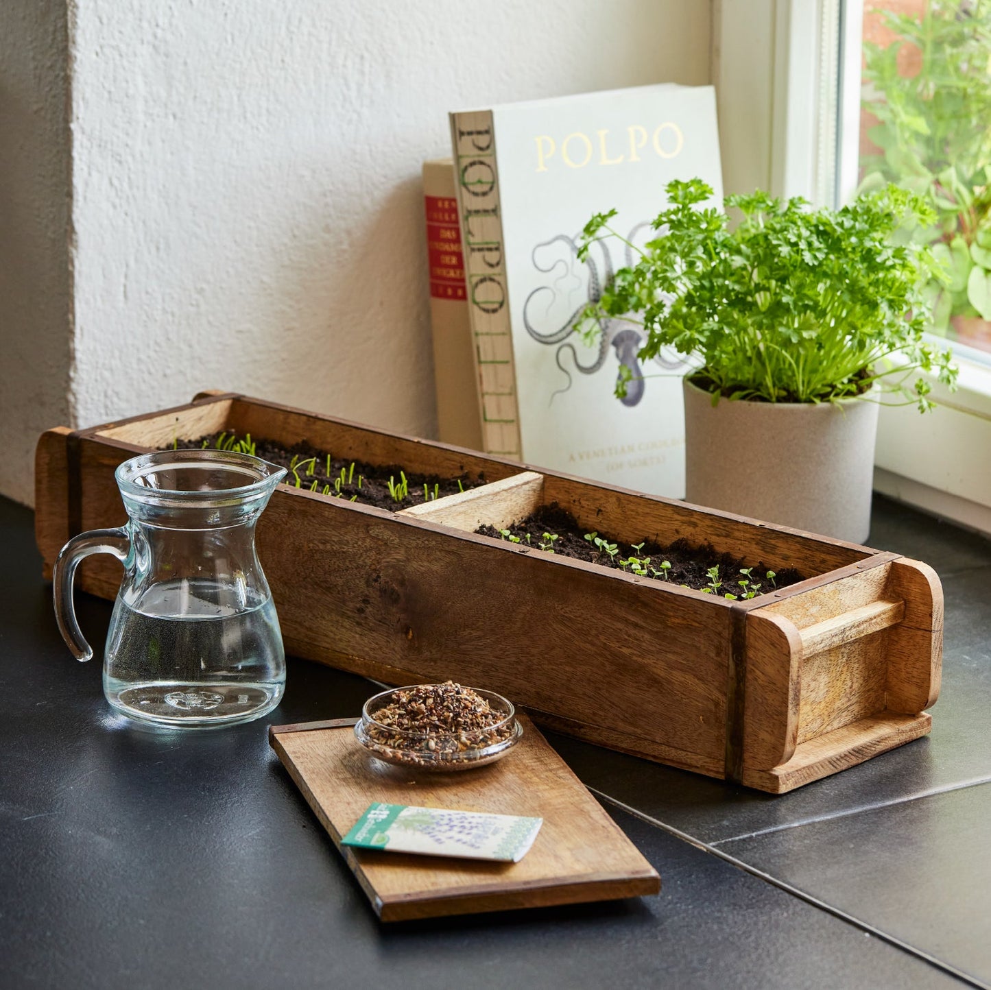 Lange Ziegelform mit 2 Fächern von Die Stadtgärtner, Pflanzenbauset für kreative Gartenprojekte, aus robustem Material.