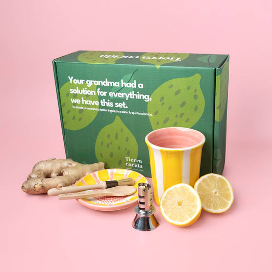 Handgefertigte Zitronenpresse aus Keramik von Alfar Tierra Cocida, perfekt für Ingwer- und Zitronen-Shots, stilvoll und langlebig