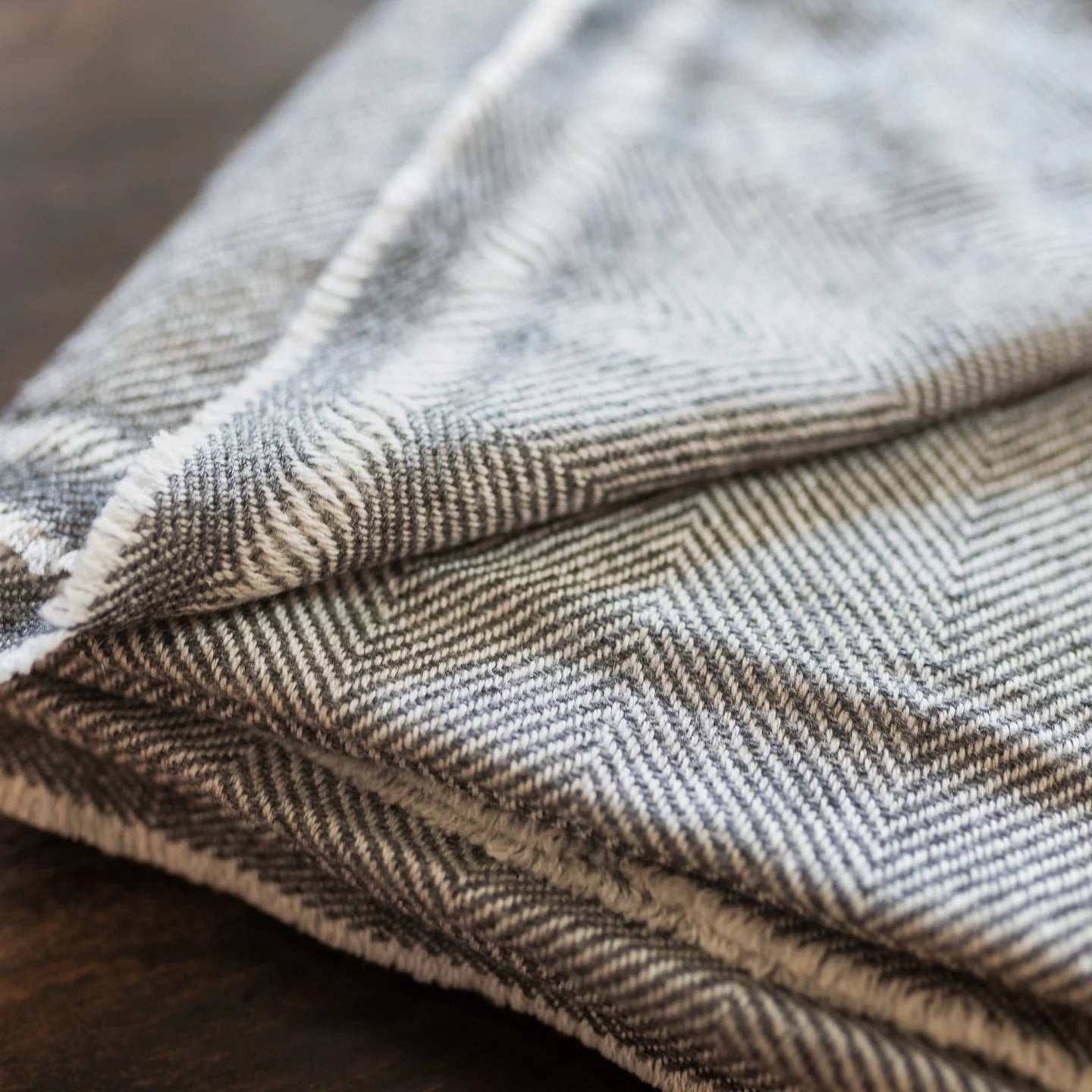 Undyed cashmere blanket with check pattern - grey-brown - 135 x 270cm