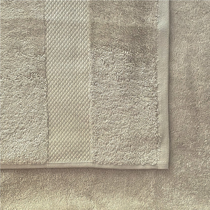 Flauschige Finole Handtücher aus 100% ägyptischer Baumwolle, saugfähig und luxuriös weich, mit 700 GSM für Komfort.
