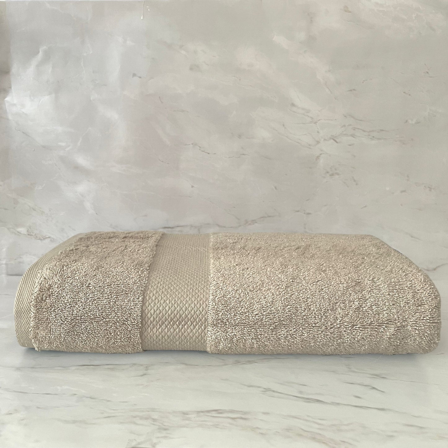 Luxusweiche Finole Handtücher aus 100% ägyptischer Baumwolle, flauschig und saugfähig, in weichem Weiß, für Bad und Spa.