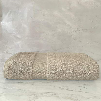 Luxusweiche Finole Handtücher aus 100% ägyptischer Baumwolle, flauschig und saugfähig, in weichem Weiß, für Bad und Spa.