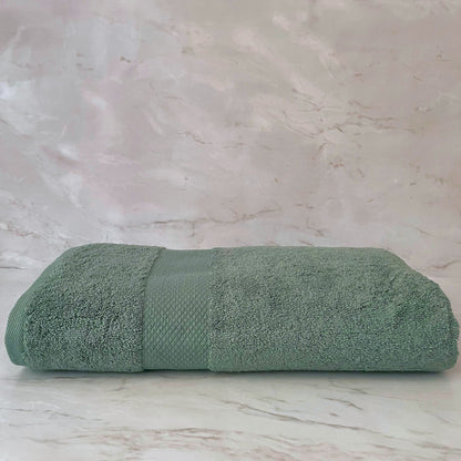 Flauschiges Finole Handtuch aus 100% ägyptischer Baumwolle, saugfähig und weich, mit luxuriösem Griff, in Weiß auf dem Bild sichtbar.