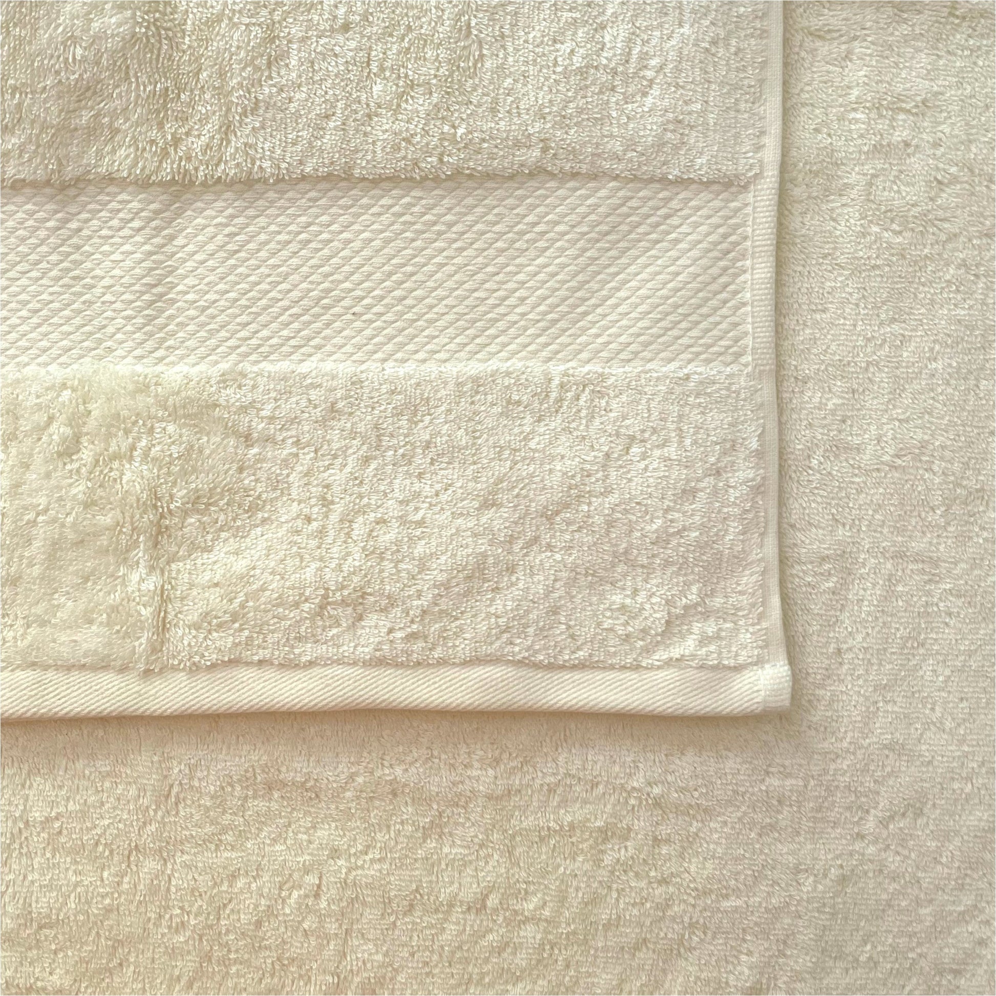 Flauschige, saugfähige Finole Handtücher aus 100% ägyptischer Baumwolle, luxuriös weich und mit 700 GSM.