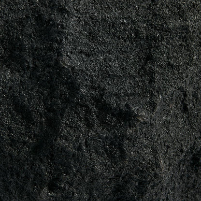 Schwarze Lava-Vase von MUUBS aus handgefertigtem Naturstein, 30 cm hoch, stilvolles Wohnaccessoire im modernen Design