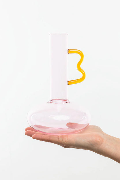 Bunte Vase RAINBOW aus langlebigem Borosilikatglas von Tranquillo, minimalistisch gestaltet, mit farbigen Akzenten.