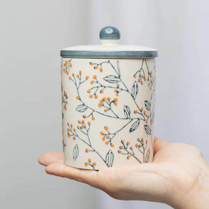 Handgestempelte Steinzeug-Aufbewahrungsdose von Tranquillo mit floralem Design, ideal für stilvolle Aufbewahrung, romantischer Look