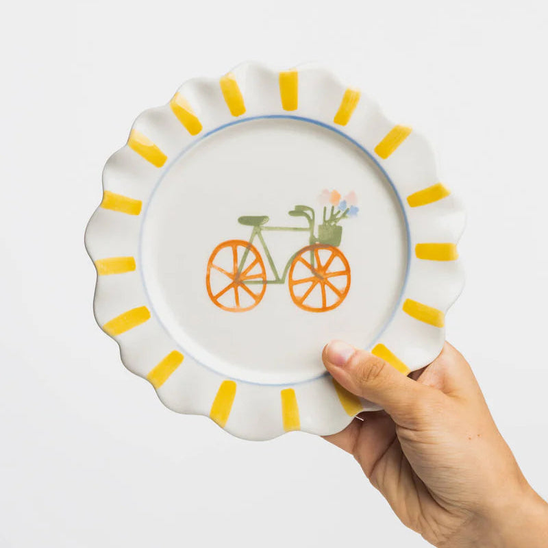 Gelber Steinzeugteller von Tranquillo, handbemalt, kinderfreundlich, ideal für Mahlzeiten, langlebiges Geschirr für die ganze Familie