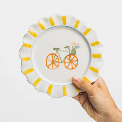 Gelber Steinzeugteller von Tranquillo, handbemalt, kinderfreundlich, ideal für Mahlzeiten, langlebiges Geschirr für die ganze Familie