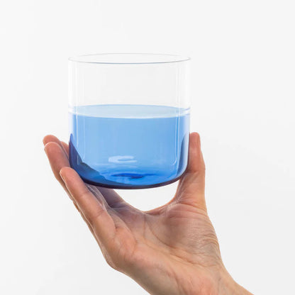 Buntes Rainbow Glas aus hitzebeständigem Borosilikatglas, 410 ml, von Tranquillo, farbenfrohes Trinkglas mit bunter Muster.